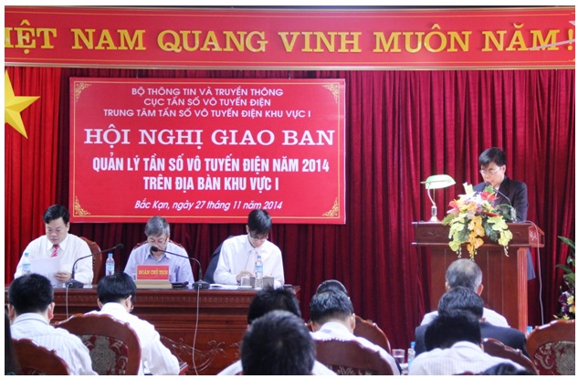 Ông Đoàn Bình - Giám đốc Trung tâm I trình bày Báo cáo tại Hội nghị