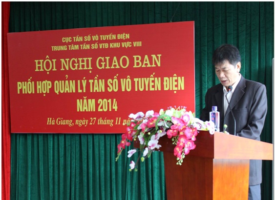 Ông Nguyễn Tiến Vũ Giang - Giám đốc Trung tâm VIII trình bày Báo cáo tại Hội nghị