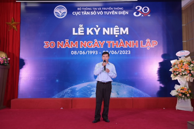 Anh Nguyễn Phú Hà, Phó Giám đốc Trung tâm Tần số vô tuyến điện khu vực III đạt giải Nhất về thể loại Văn, chia sẻ về tác phẩm “ Thanh xuân dưới mái nhà kỷ niệm”